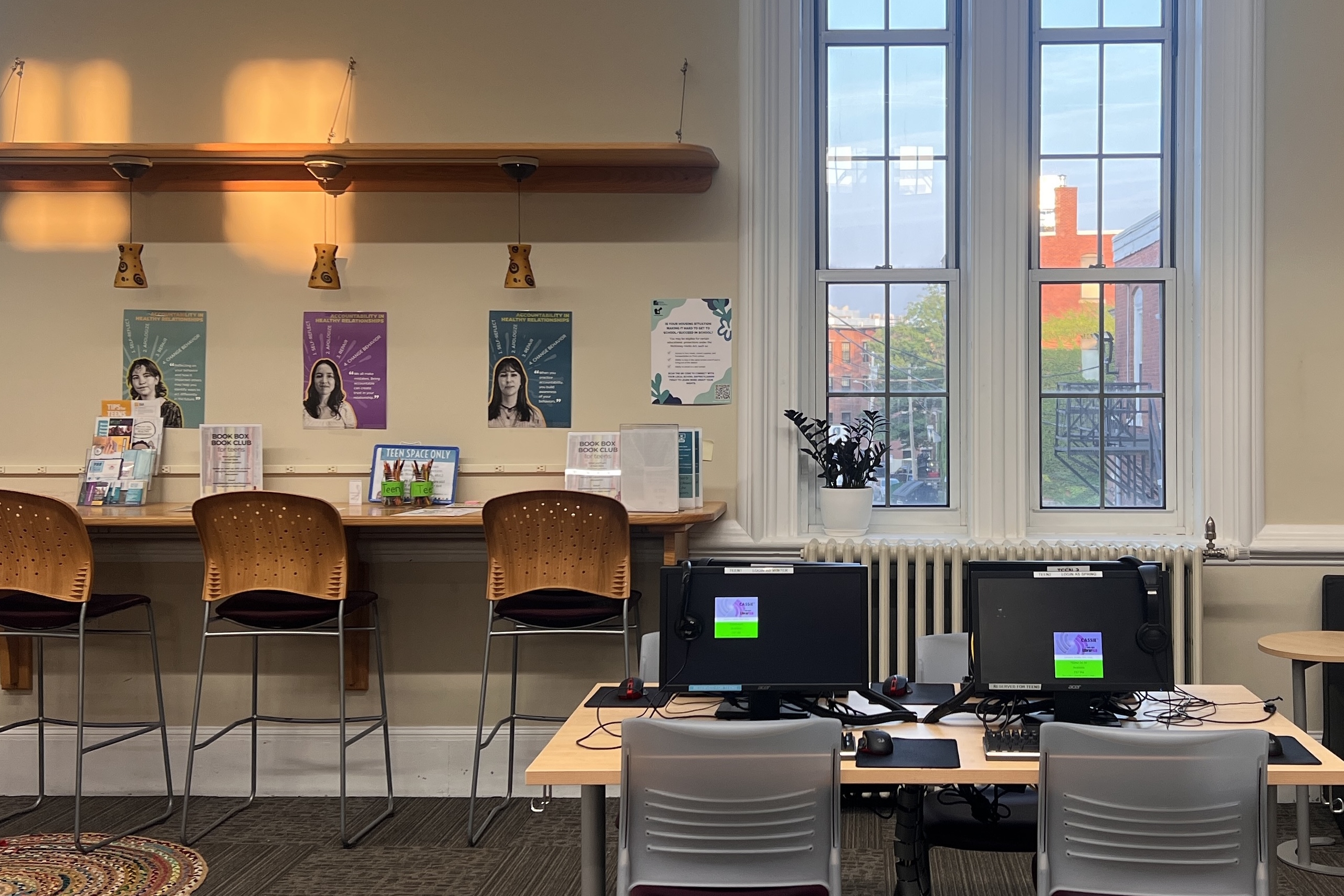 Teen-RoundTablesAndComputers