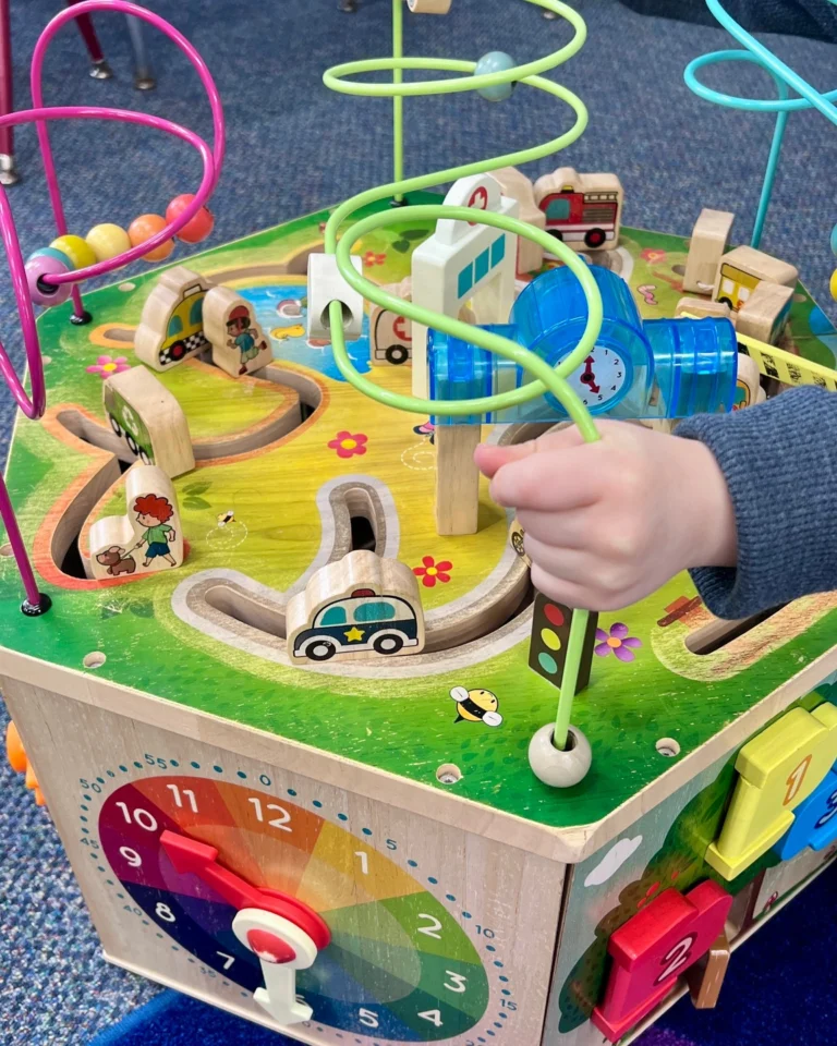 Saturday mornings at the library. 🖍🧩📕🧸🐠

#saturdaylibrarian #saturdayislibraryday